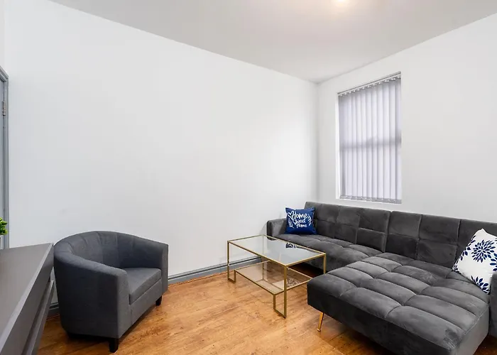 Great 5-Bed Home Coventry Centre