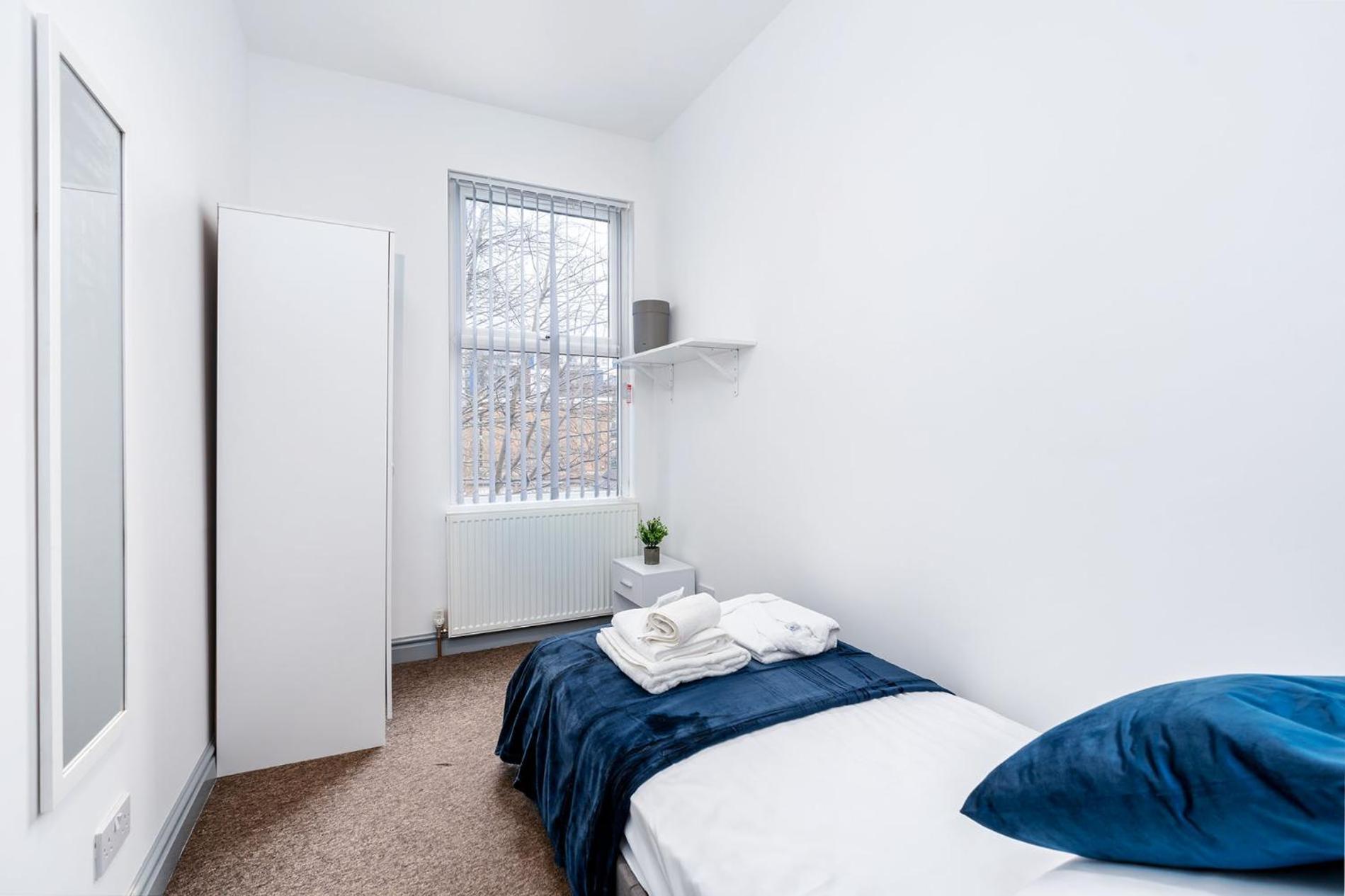 Great 5-bed Centre Holiday home Coventry