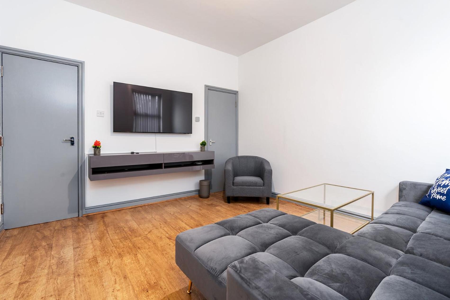 Great 5-bed Centre * Coventry